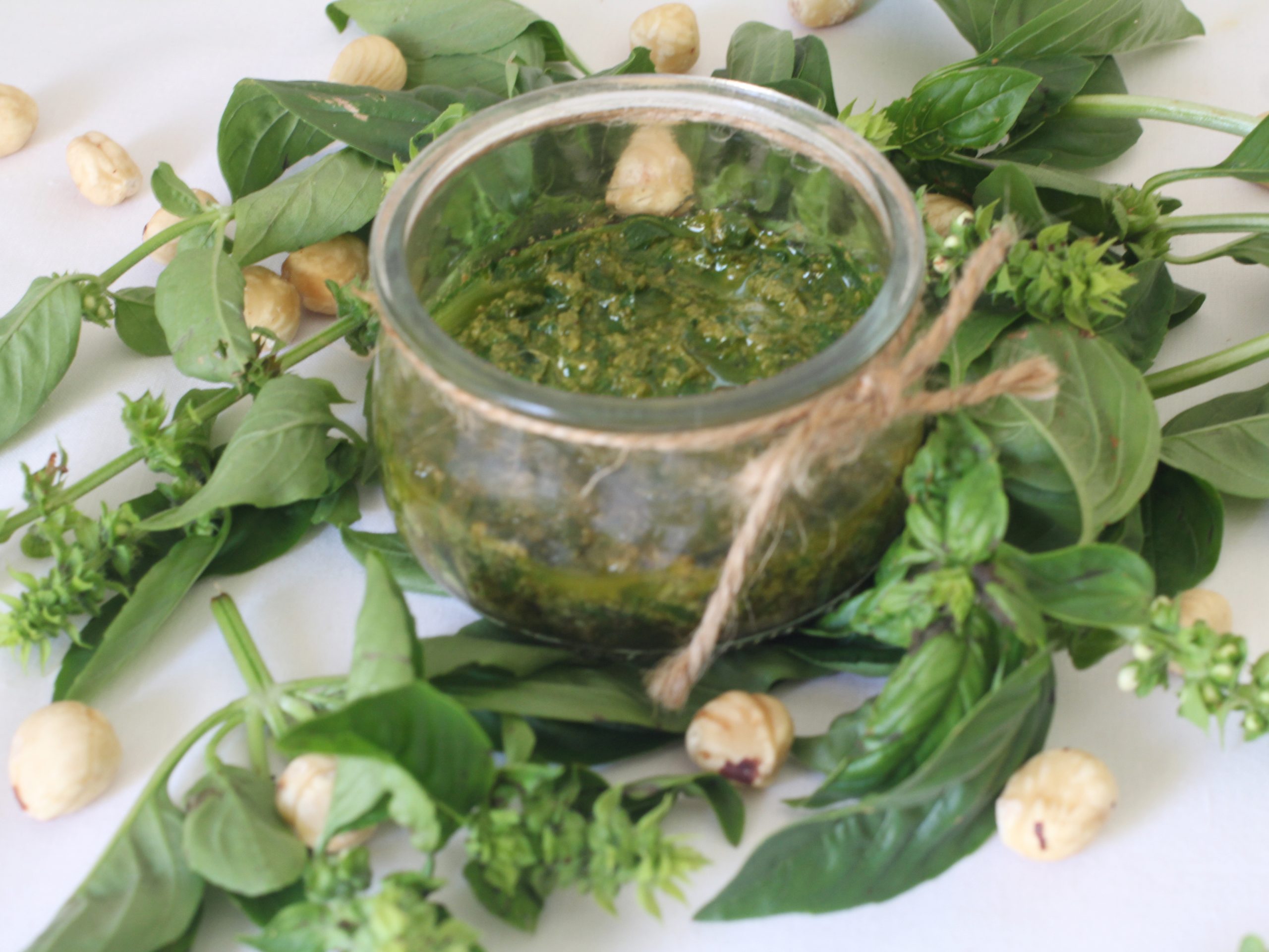 Pesto vegano de albahaca y avellanas