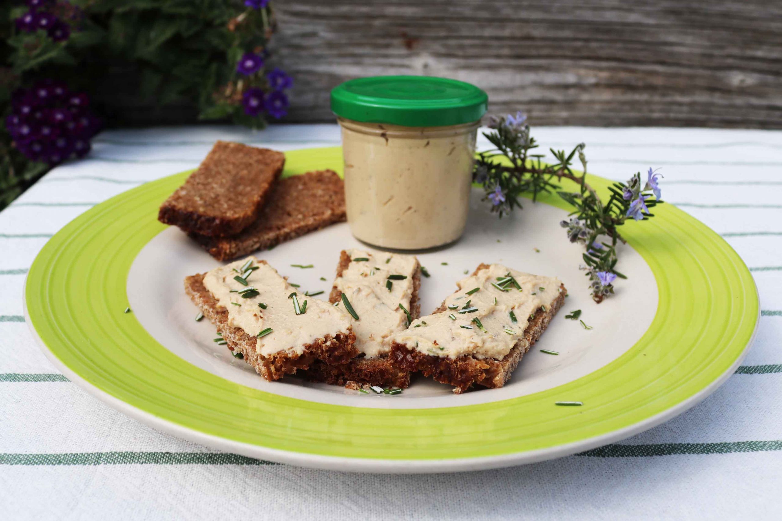 Receta vegana de paté de tofu con romero